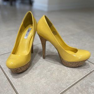 Jennifer Lopez Women's Size 8 Yellow Heel